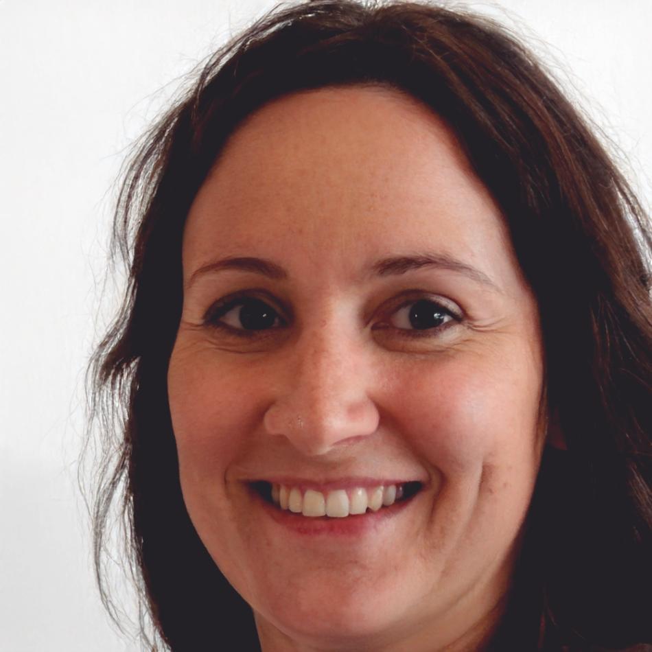 Dr. Sarah Weber - Finanzexpertin